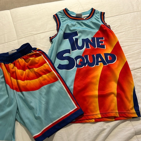 TUNE SQUAD LEBRON JAMES OUTFIT YOUTH MEDIUM - Picture 1 of 6
